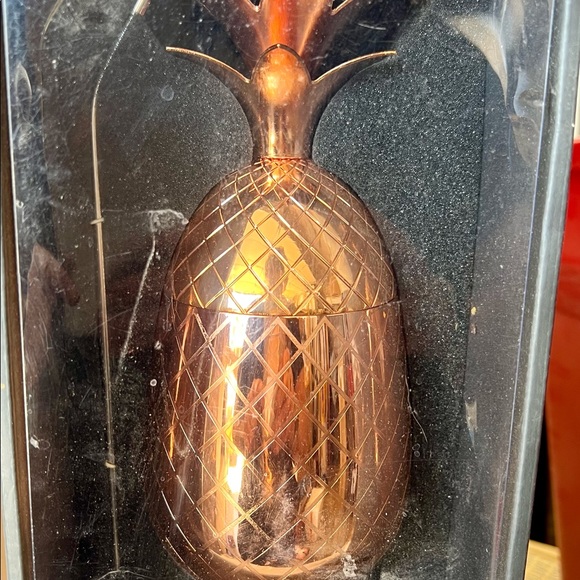 Pineapple Cup w/Straw - Picture 4 of 8